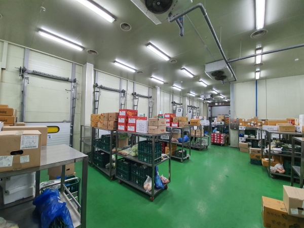 아산시학교급식지원센터 급식 준비 모습