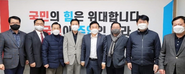 국민의힘 원희룡 제주지사는 2일 대전을 찾아 대전지역 당협위원장들과 간담회를 가졌다.