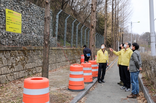 해빙기 급경사지 안전점검 모습
