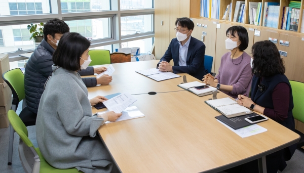 5일, 청사 민주시민교육과에서 세종시교육청, 세종경찰서 관계자 등이 2021년 세종 청소년 경찰학교 운영 관련 협의를 실시하고 있다.