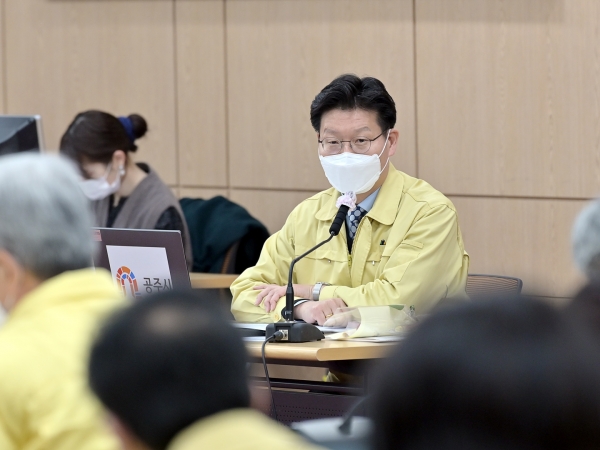 8일 시청 대백제실에서 열린 주간업무보고회 개최 모습