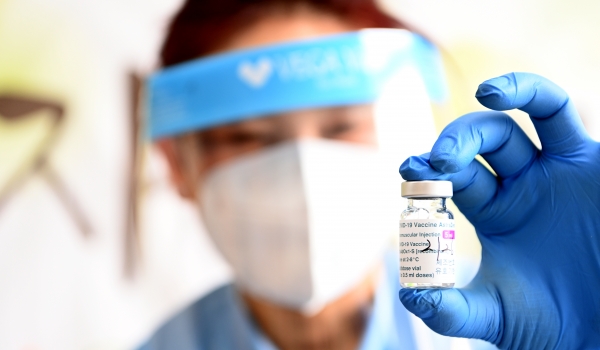 코로나19 예방백신 (아스트라제네카 접종 모습)