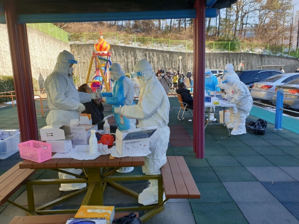 최근 실시중인 외국인근로자 코로나19 진단검사 사진