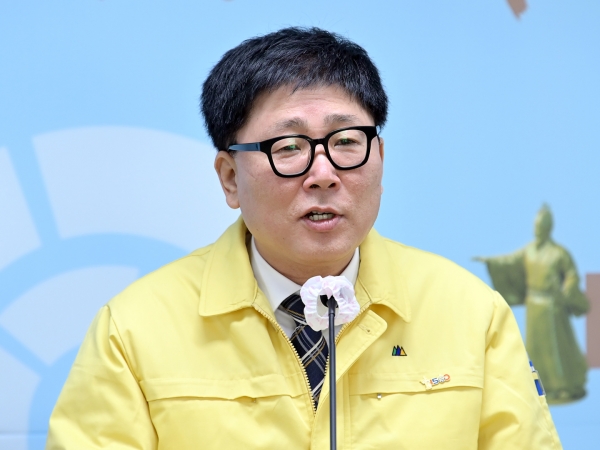 10일 제119차 정례브리핑 중인 윤석봉 도시정책과장