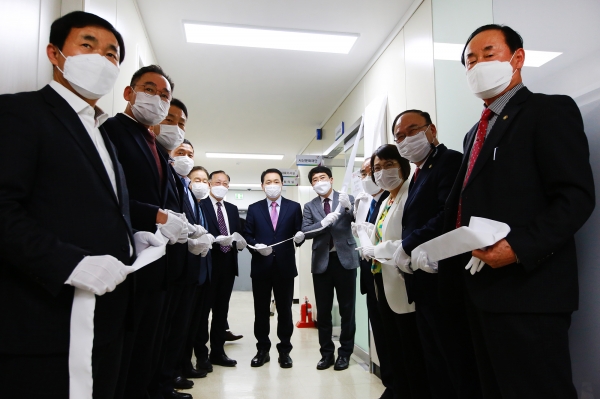 지난 10일 구 대신증권에서 열린 서산문화재단 사무실 개소식 현판식