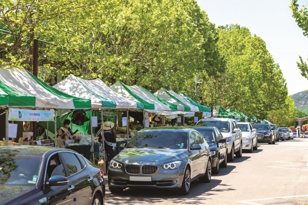 지난 2020년 과천 바로마켓 드라이브스루 장터 운영사진