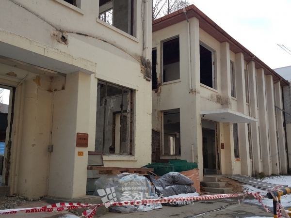 옛 충남도청사 리모델링 현장.