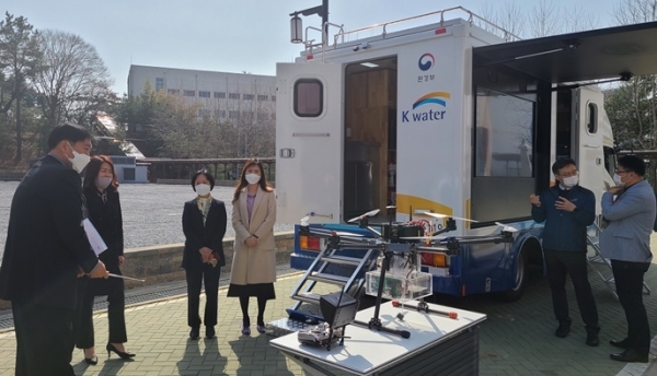 한국수자원공사(사장 박재현)는 3월 18일 대전시 대덕구 본사에서 수질사고 및 수질민원을 신속하고 유연하게 대응하기 위해 도입한 ‘이동 수질분석시스템’ 런칭 행사를 가졌다.