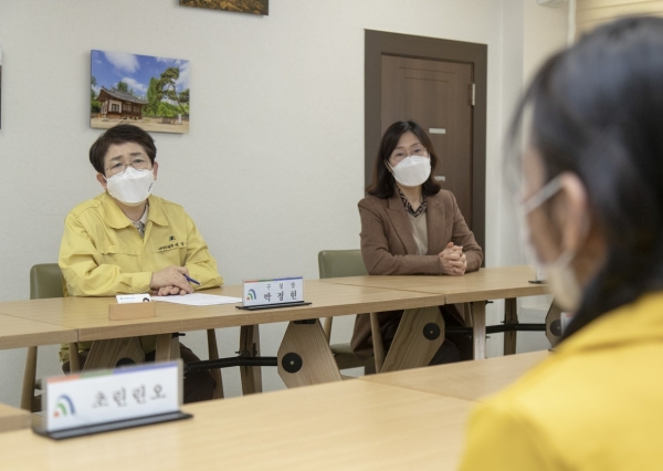 미얀마 이주여성과 ‘대화의 시간’ 가진 박정현 구청장