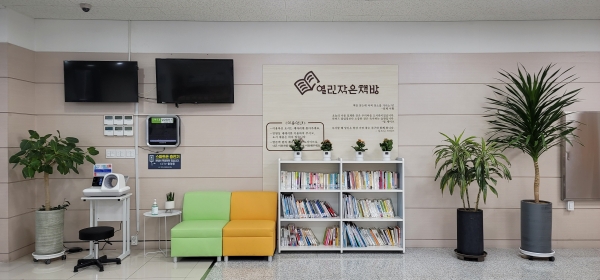 천안시 차량등록사업소가 최근 추가 조성한 민원 쉼터.