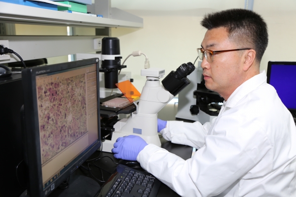 산인삼약초연구소 식품 등 검사 모습