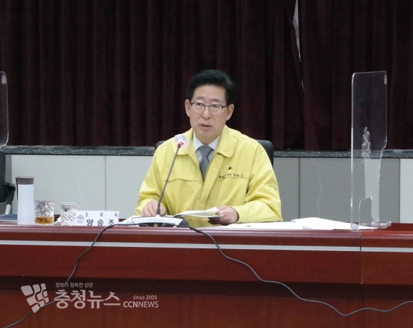 양승조 충남도지사가 12일 2021년 주요업무계획 보고회에서 "지역 발전을 위해 과감한 투자를 해야 한다"고 말했다.