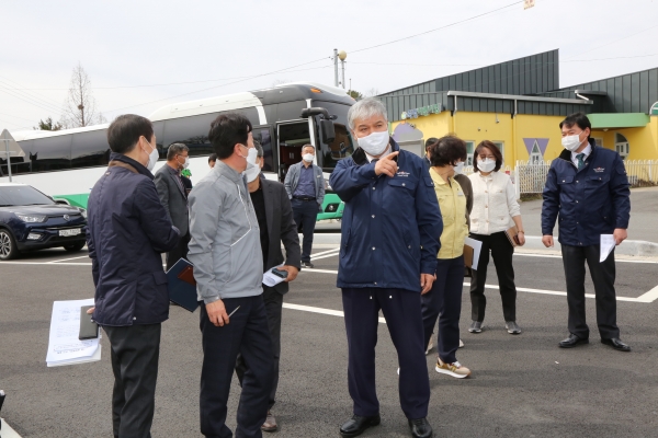 신대2리 사업 현장에 방문한 문정우 금산군수
