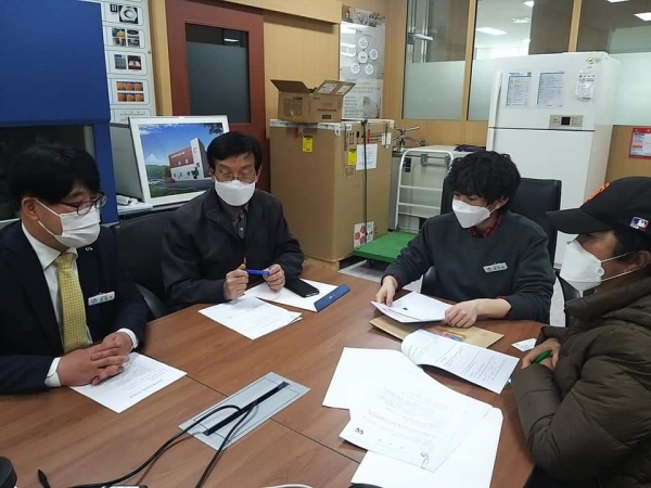 29일 기술보급과 내 상담실에서 영농상담장면