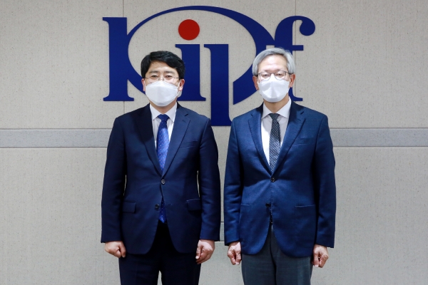 31일 맹정호 서산시장과 김유찬 한국조세재정연구원장 대면 기념사진