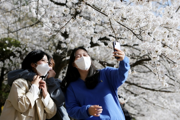 봄옷 갈아입은 목원대 교정