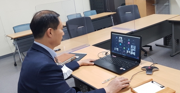 세종시교육청이 비대면 줌 회의를 통해 교육봉사자 사전 협의를 실시하고 있다.