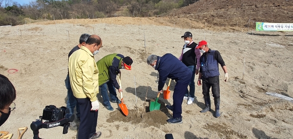 제76회 식목일 기념 나무 심기 행사