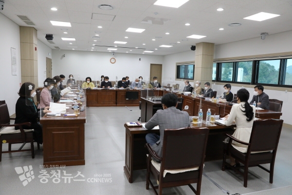 계룡시의회-관내 학교장 간담회 모습