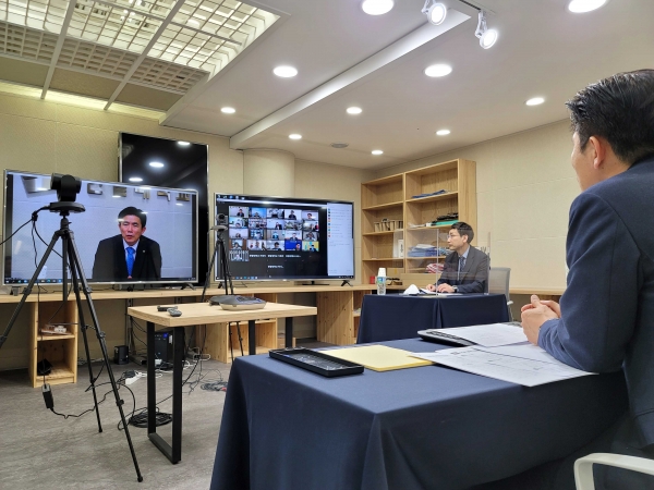 지난 1일 온라인 영상회의로 ‘2021년 국가중심 국·공립대학교 총장협의회’를 개최하고 최병욱 총장이 회의를 진행하고 있다.