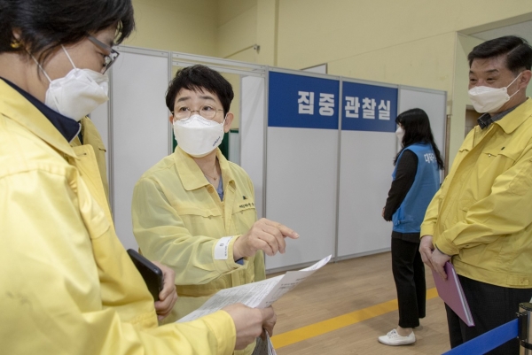 박정현 대덕구청장이 모의훈련 현장을 점검하고 있다