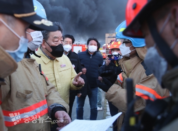가세로 태안군수 신진도항 선박 화재 현장 방문