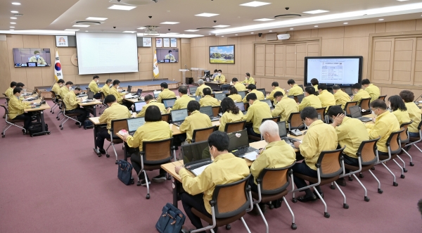 5일 시청 대백제실에서 열린 주간업무보고회 진행 모습