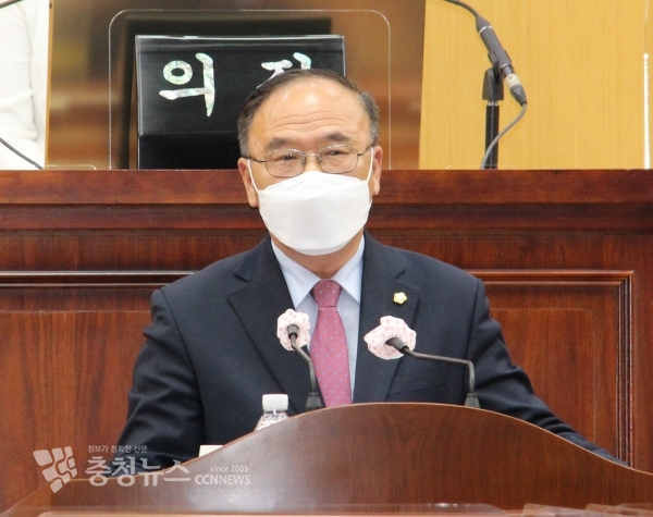 조동식 서산시의원은 7일 제261회 임시회에서 "수석지구에 땅 투기한 공무원은 양심선언을 하라"고 목소리를 높였다.