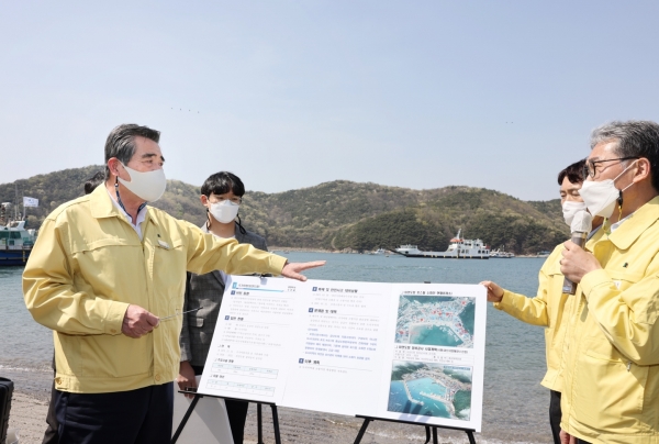 김동일 보령시장 다중이용 항만시설 안전점검 모습