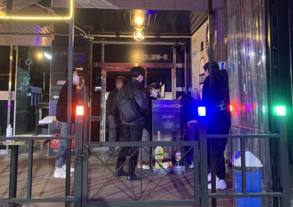 지난해 천안시 유흥시설 방역수칙 이행여부 점검 모습