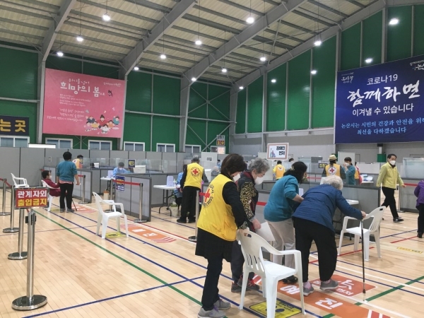 75세 이상 어르신 1차 백신접종센터 현장 모습