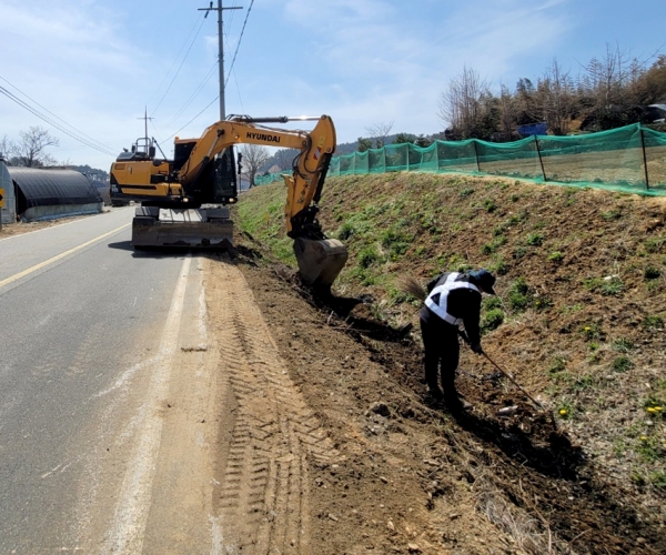 봄철 도로정비 모습.