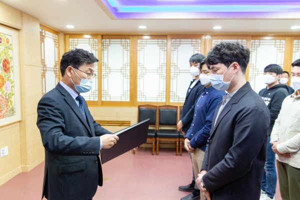 공중보건의 14명 배치...임명장 전달