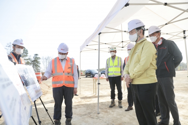 박상돈 시장, 고속도로 건설현장 방문 모습