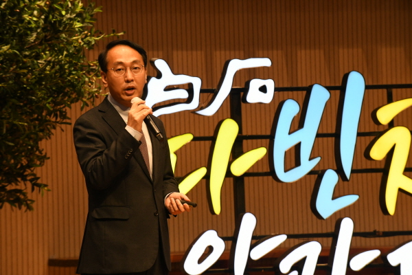 박석훈 문화체육관광부 홍보협력관이 강연을 하고 있다.