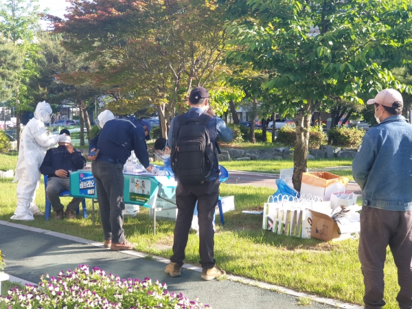 코로나19 검사진행중인 사진