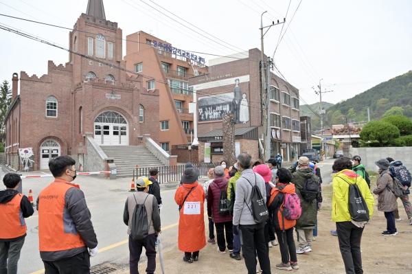 코로나19 극복을 위한 어르신 건강 걷기대회 개최 모습