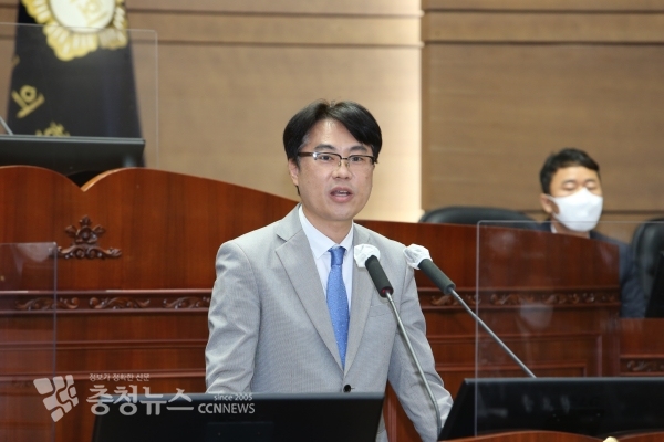 5분 발언하는 정병인 천안시의회 의원