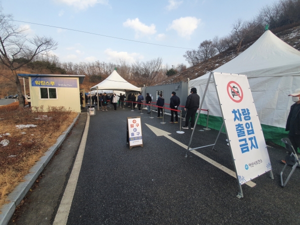 이순신종합운동장 선별진료소 코로나19 검사 장면