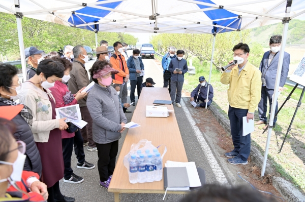 어천 죽당지구 지방정원 조성 및 지방도 확포장 공사 현장을 방문한 김 시장