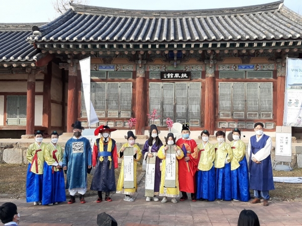 지역문화재 활용사업 운영 장면 (부여 동헌 모습)