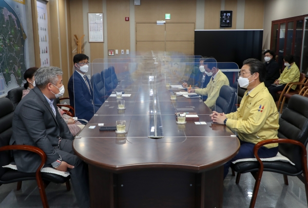 김홍장 당진시장과 선주와의 면담 사진