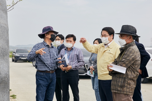 오세현 시장 백의종군길 ‘孝의 길’ 현장 방문 시설물 점검 장면