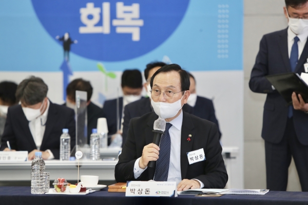 박상돈 천안시장이 발언을 하고 있는 모습