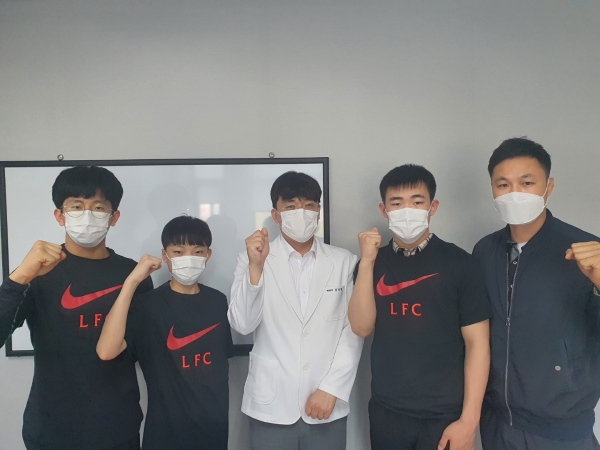 세종시 오케이한방병원은 최근 연서중 레슬링부 학생들에게 유니폼을 지원했다.