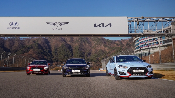 HMG 드라이빙 익스피리언스 주행 차량