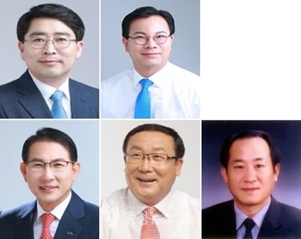 윗줄 왼쪽부터 맹정호 서산시장, 한기남 청와대 자영업비서관실 선임행정관, 이완섭 전 서산시장, 박상무 전 충남도의원, 김택준 전 경찰서장.