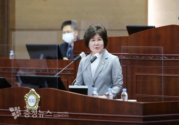 시정질문 하는 김월영 천안시의회 의원