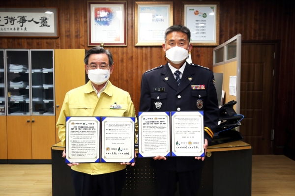 서천군-서천경찰서, CCTV통합관제센터 효율적 운영 업무협약 체결 모습