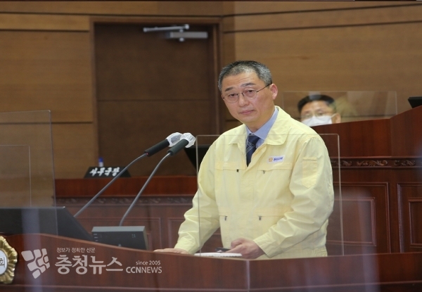 시정질문 하는 김선태 천안시의회 의원